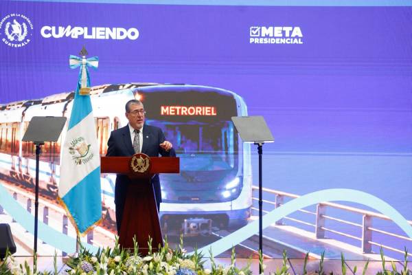 <i>El presidente Bernardo Arévalo afirmó que el Metroriel representa el proyecto de movilidad urbana más ambicioso de la historia del país. Foto de cortesía</i>