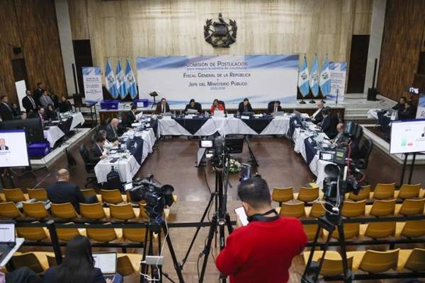 La Comisión de Postulación presenta la nómina de candidatos a fiscal general de Guatemala y Jefe del Ministerio Público para el período 2026-2030, este viernes, en Ciudad de Guatemala (Guatemala). EFE/ Mariano Macz