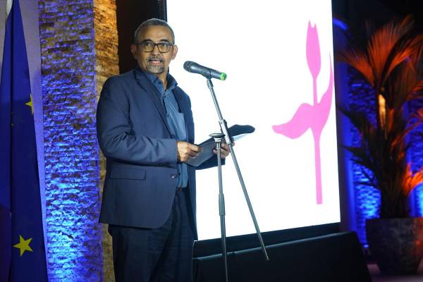 Fotografía de archivo, tomada el pasado 12 de diciembre, en la que aparece el activista nicaragüense Gonzalo Carrión (i), fundador de la ONG Colectivo de Derechos Humanos para la Memoria Histórica de Nicaragua, en San José (Costa Rica). EFE/STR