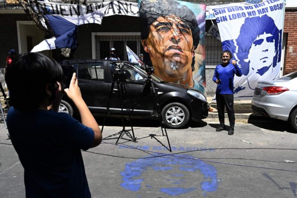 Maradona se recupera de la operación de un hematoma en la cabeza