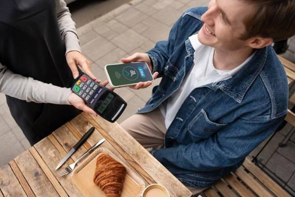 Para bancos, fintech y empresas de consumo, el desafío dejó de ser captar clientes jóvenes cuando ingresan al mercado laboral: ahora la oportunidad consiste en acompañarlos mientras forman sus primeros hábitos financieros. (Foto: Archivo)