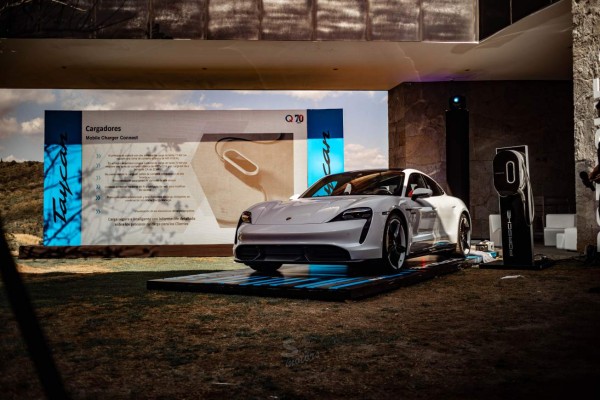 El deportivo de Porsche 100% eléctrico llegó a El Salvador