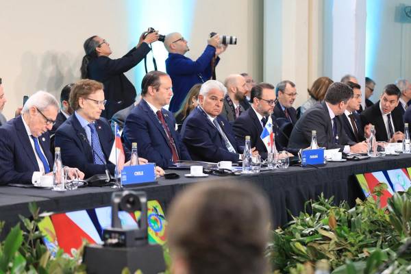 <i>Fotografía cedida por la Presidencia de Panamá del presidente de Panamá, José Raúl Mulino (c), durante su intervención en la cumbre del Mercosur este jueves, en Buenos Aires (Argentina). Mulino afirmó que la mejor defensa del Canal de Panamá es su régimen de Neutralidad, al reafirmar en la Cumbre del Mercosur la soberanía panameña sobre la vía interoceánica y pedir apoyo a la comunidad internacional para el desarrollo urgente de un nuevo embalse de agua dulce que lo alimente. EFE/ Presidencia de Panamá</i>