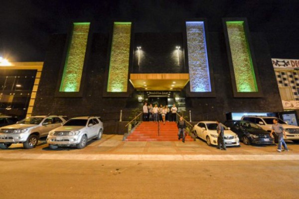 La otra Venezuela: Restaurantes y bares llenos en medio de la crisis