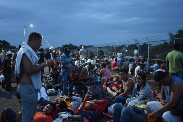 México mantiene en vilo avance de caravana de migrantes hondureños