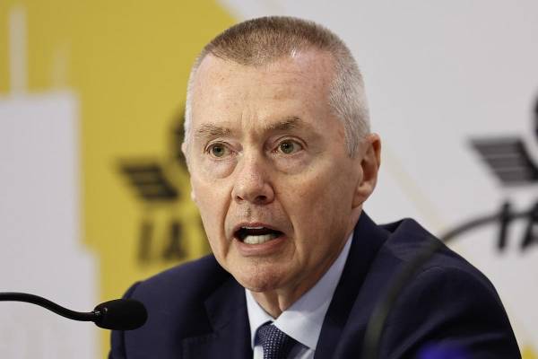 El director General de la Asociación Internacional de Transporte Aéreo (IATA), Willie Walsh, habla en la 82° Reunión Anual General de la IATAeste 8 de junio de 2026, durante la rueda de prensa de clausura en Río de Janeiro (Brasil). EFE/André Coelho