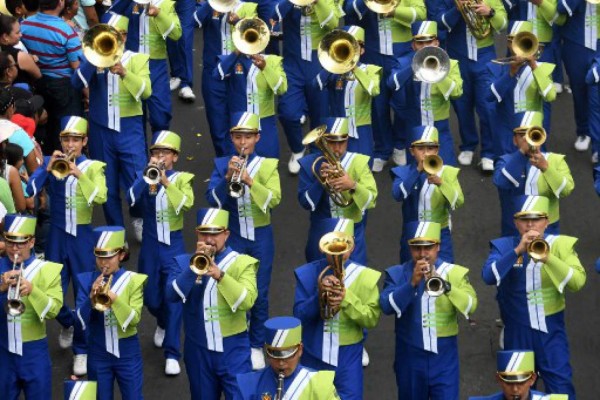 El Salvador entra en receso por fiestas patronales