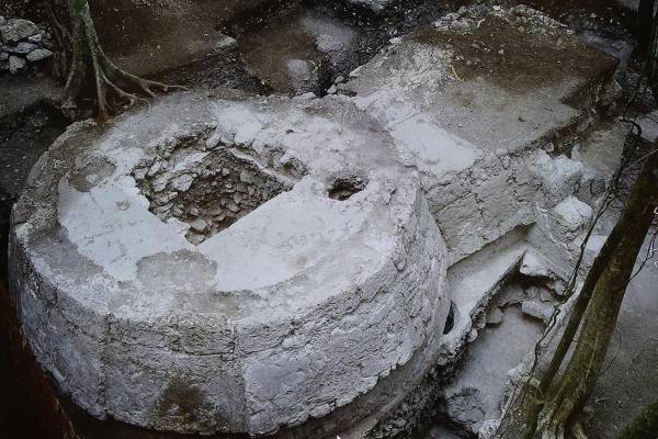 Fotografía que muestra una imagen del hallazgo de una singular estructura ritual maya, en el sitio prehispánico El Tigre, que aporta datos inéditos sobre las complejas prácticas ceremoniales y los patrones sociales del periodo preclásico terminal, este lunes, en Ciudad de Guatemala (Guatemala). EFE/ Mariano Macz