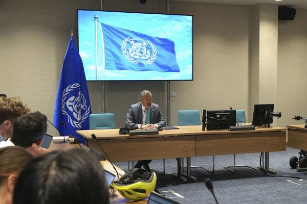 <i>El secretario de la Organización Marítima Internacional (OMI), Arsenio Domínguez, durante la rueda de prensa ofrecida este lunes. EFE/Organización Marítima Internacional (OMI)./</i>