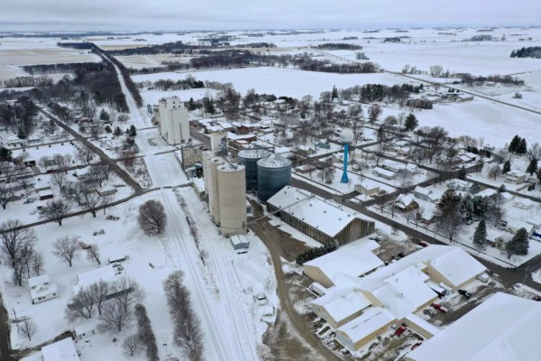 EEUU: La nieve paraliza el tráfico aéreo el Día de Acción de Gracias