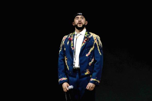 <i>Fotografía de archivo del cantante Bad Bunny durante su concierto de cierre de la gira Most Wanted Tour en el coliseo de Puerto Rico, en San Juan (Puerto Rico). EFE/Enid M. Salgado Mercado</i>