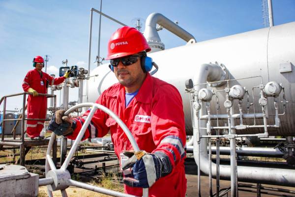 <i>La estatal venezolana Pdvsa indicó que los buques petroleros vinculados a sus operaciones continúan navegando con pleno aseguramiento. Foto de cortesía</i>