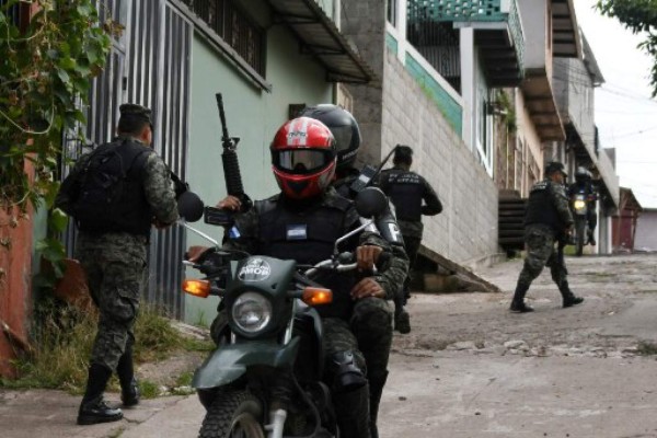 Uniformados entran a barrios de Honduras donde pandillas impiden campaña electoral