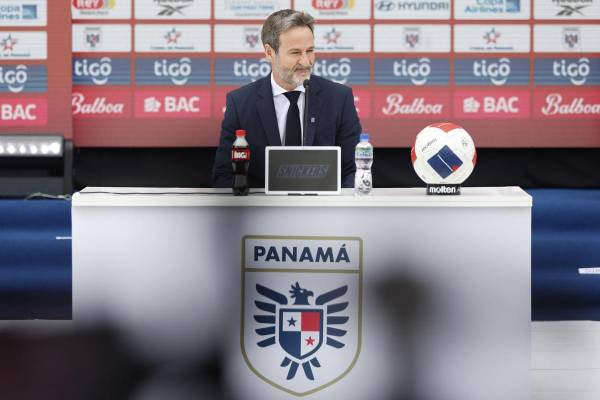 <i>El seleccionador de Panamá, Thomas Christiansen, anuncia la lista oficial de jugadores convocados para el Mundial 2026, este martes, en Ciudad de Panamá (Panamá). EFE/ Bienvenido Velasco</i>