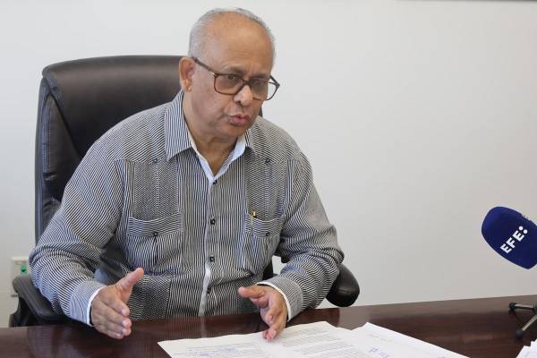 <i>Fotografía del 20 de junio de 2025 del secretario general de la OEA, Albert Ramdin, hablando en entrevista con EFE en Washington (Estados Unidos). EFE/ Octavio Guzmán</i>