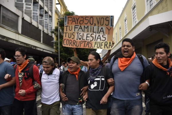 Guatemala: Protestas anticorrupción marcan festejos de independencia