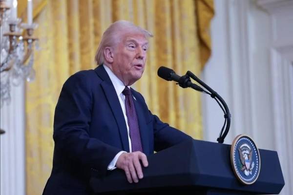 <i>El presidente anticipó la intención de avanzar con esta nueva medida, como una suerte de “globo de ensayo” y testear la reacción interna del sector financiero. (Foto: EFE)</i>