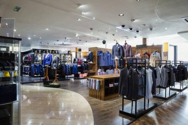 El informe concluye que el panorama de la moda en 2025 será complejo, pero también lleno de oportunidades para las marcas. Foto de SolStock / Getty Images
