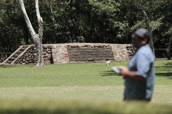 <i>Fotografía que muestra una de las áreas del Parque Arqueológico Cihuatán, en Aguilares, el más grande de El Salvador y que fue habitado por indígenas mayas y de otros grupos étnicos. EFE/Rodrigo Sura</i>