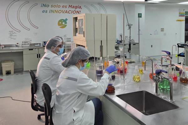 <i>Con más de 10 años de creación, el Centro de Innovación de Coca-Cola América Latina (uno de los cinco de la compañía en el mundo), hoy cumple un rol protagónico dentro del área de Investigación y Desarrollo de la multinacional de bebidas. EFE/ Centro de Innovación de Coca-cola América Latina</i>