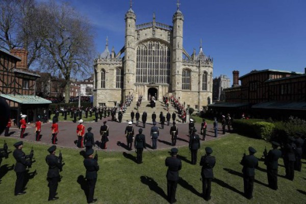 Reina Isabel II y su familia dan el ‘último adiós’ al príncipe Felipe