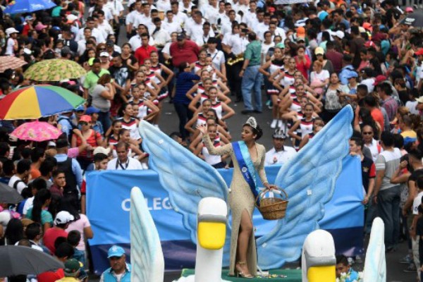 El Salvador entra en receso por fiestas patronales