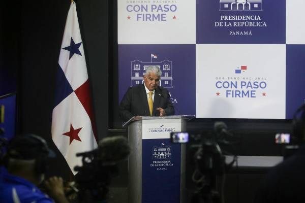 El presidente de Panamá, José Raúl Mulino, habla una rueda de prensa este jueves, en Ciudad de Panamá (Panamá). EFE/ Carlos Lemos