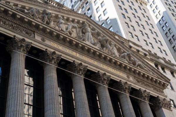 Wall Street cierra en baja golpeada por las tecnológicas