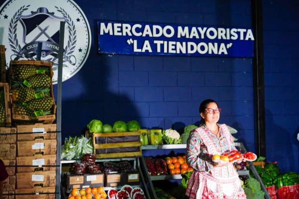 Regularán precios de alimentos en mercados municipales de capital salvadoreña