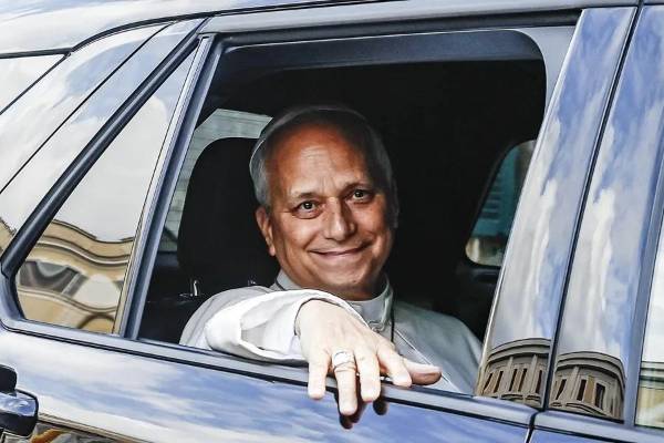 El papa León XIV llega al Vaticano tras recibir el alta del Hospital Gemelli. EFE/EPA/ANGELO CARCONI