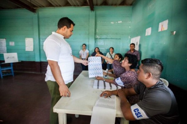 Queman centro de voto en poblado afectado por proyectado canal en Nicaragua