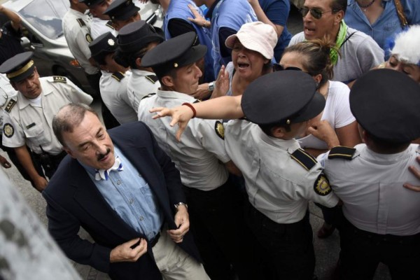 Guatemala: Protestas anticorrupción marcan festejos de independencia