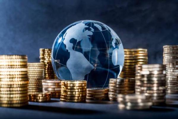 <i>La entidad señala que Estados Unidos registrará previsiblemente un crecimiento en 2026 del 2,1 % y del 2 % en el 2027. Además, el principal foco de vulnerabilidad será la trayectoria fiscal. gopixa / Getty Images/iStockphoto</i>