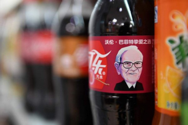 Warren Buffett es la imagen de Cherry Coca-Cola en China
