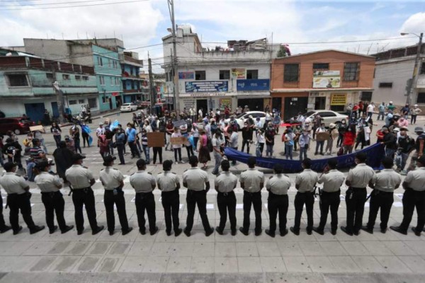 Guatemala a las puertas de una crisis por destitución del fiscal Juan Francisco Sandoval