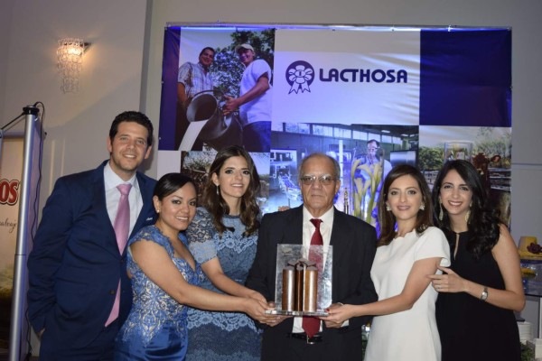 Honduras: Lacthosa recibe Premio Orquídea Empresarial