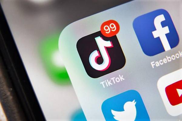 TikTok dice NO a los rostros falsos alterados con inteligencia artificial