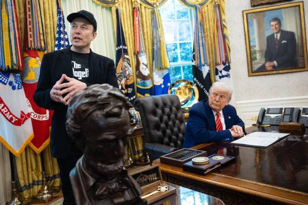 <i>Fotografía del magnate Elon Musk y el presidente de Estados Unidos, Donald Trump. EFE/Francis Chung</i>