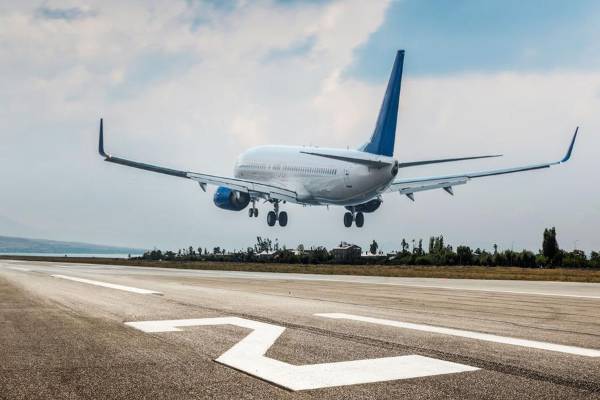 Costa Rica firma acuerdo de servicios aéreos con Emiratos Árabes para impulsar inversiones y turismo
