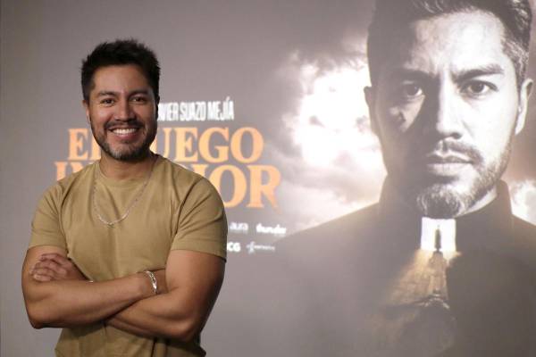 <i>El actor mexicano Mauro González posa durante una entrevista con EFE, en Tegucigalpa (Honduras). EFE/ Gustavo Amador</i>