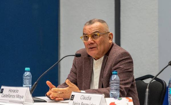 <i>Para el autor salvadoreño, uno de los grandes referentes de la literatura centroamericana actual, cuando se ven y se pasan muchos paisajes, no queda más remedio que mirar atrás. Foto de cortesía</i>