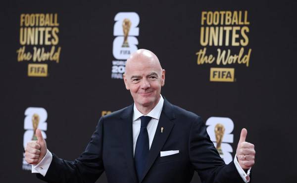 <i>Fotografía de Octavio Guzmán, en la que puede verse en una imagen de archivo del 5 de diciembre de 2025 al presidente de la FIFA, Gianni Infantino. EFE</i>