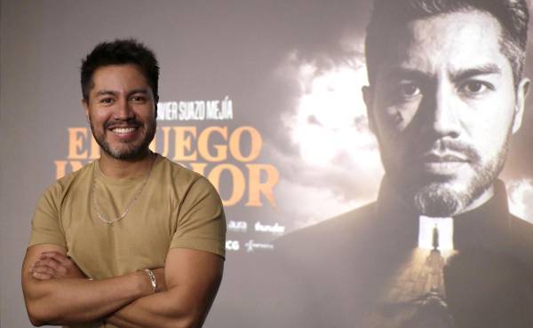 <i>El actor mexicano Mauro González posa durante una entrevista con EFE, en Tegucigalpa (Honduras). EFE/ Gustavo Amador</i>