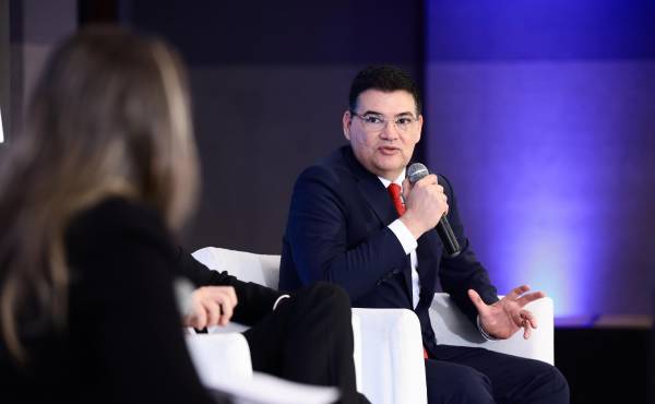 <i>Carlos Girón, vicepresidente corporativo de Imagen y Reputación Institucional de Grupo Financiero Atlántida, durante participación en el panel “Alta Confianza, Honduras”. FOTO YOSEPH AMAYA.</i>