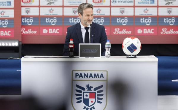 <i>El seleccionador de Panamá, Thomas Christiansen, anuncia la lista oficial de jugadores convocados para el Mundial 2026, este martes, en Ciudad de Panamá (Panamá). EFE/ Bienvenido Velasco</i>