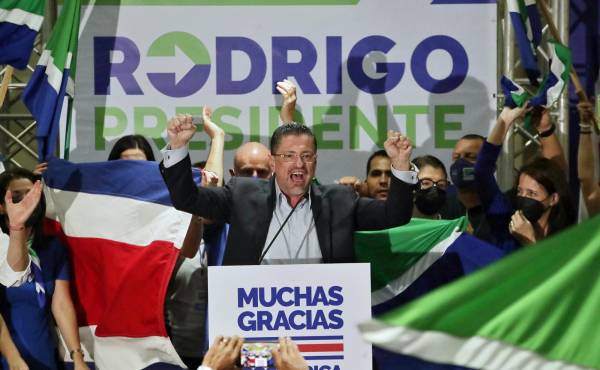 Costa Rica: Encuentran un ‘esquema oscuro de financiamiento’ en campaña electoral de Rodrigo Chaves