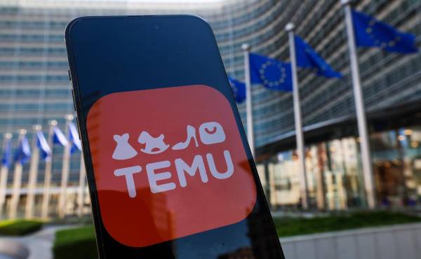 <i>La Comisión Europea ha multado este jueves a la empresa china de comercio electrónico Temu con 200 millones de euros por no identificar, analizar y evaluar los riesgos sistémicos que su oferta de productos ilegales tiene para los consumidores. Temu tiene ahora tres meses para pagar la multa, aunque puede recurrirla ante la justicia europea, y la Comisión le ha obligado a presentar, a más tardar el próximo 28 de agosto, un nuevo plan corrigiendo los errores. EFE/ Olivier Hoslet</i>