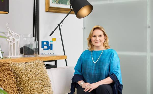 <i>“Con el tiempo, descubrimos que cada desafío nos permite crecer y responder con mayor sabiduría, equilibrio y visión”, afirma María del Rosario SelmanHousein, presidenta ejecutiva de Banpaís. (Foto: Cortesía)</i>