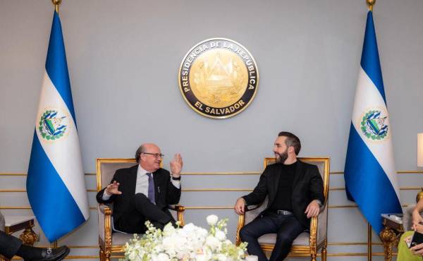 <i>Ilan Goldfajn compartió en X unas fotografías donde se le ve reunido con el presidente salvadoreño, Nayib Bukele, en la Casa Presidencial. Foto de cortesía</i>