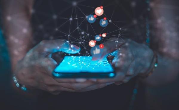 <i>Pidió a los desarrolladores de redes sociales no diseñarlas como TikTok, sino como plataformas menos adictivas, como Pinterest. Foto de Urupong / Getty Images/iStockphoto</i>